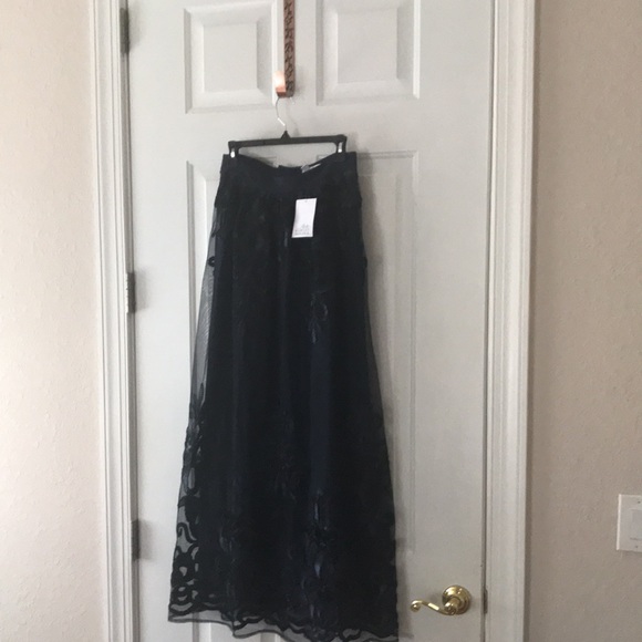 New with tag beautiful skirt size 6 - Picture 2 of 7